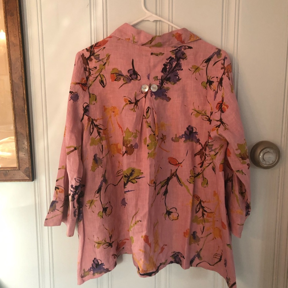 Habitat light jacket/artist shirt bottom down. M.  Two buttons in back b